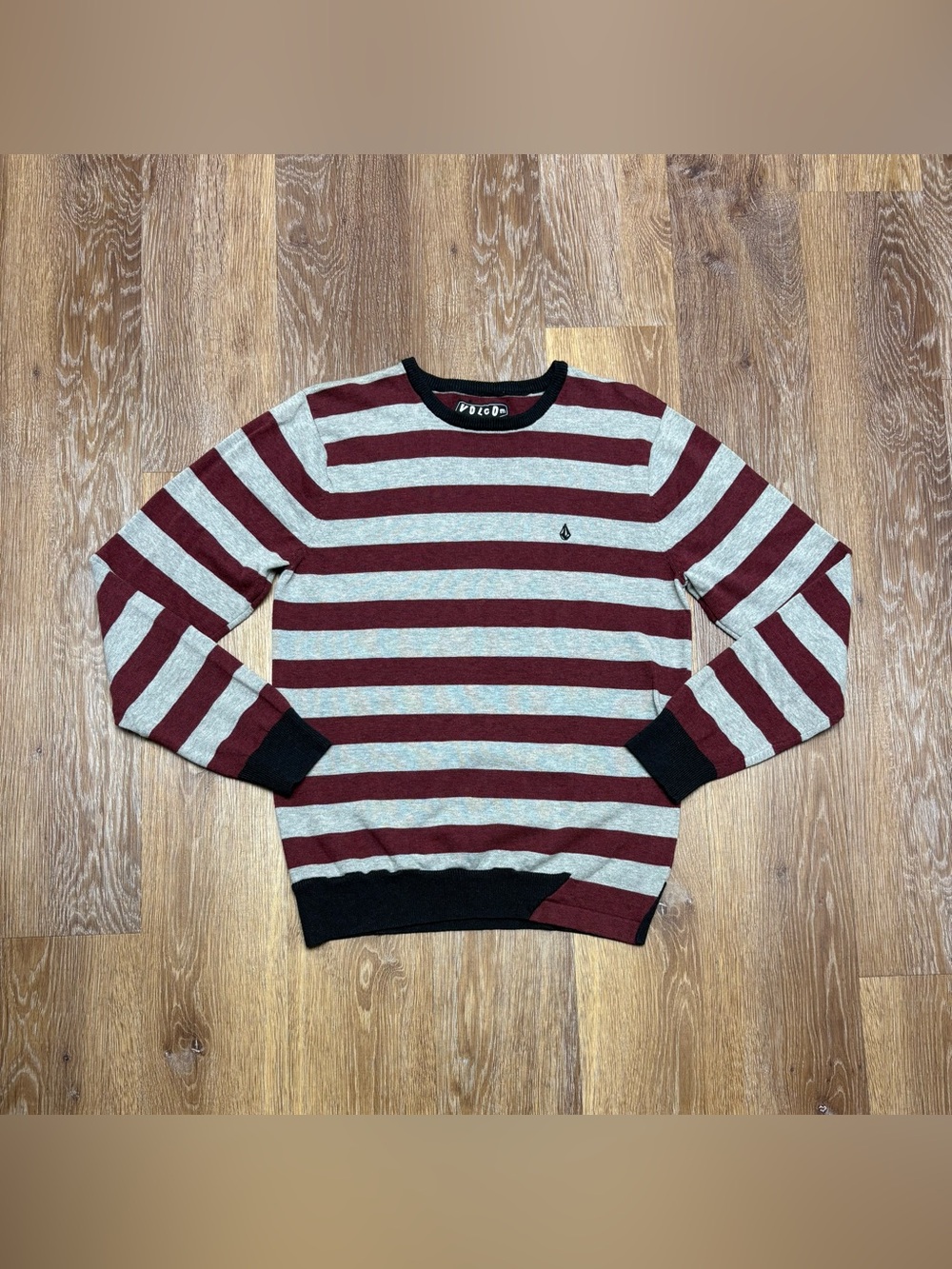 VOLCOM® Mens Y2K Striped Sweater Size M
Maroon / Grey